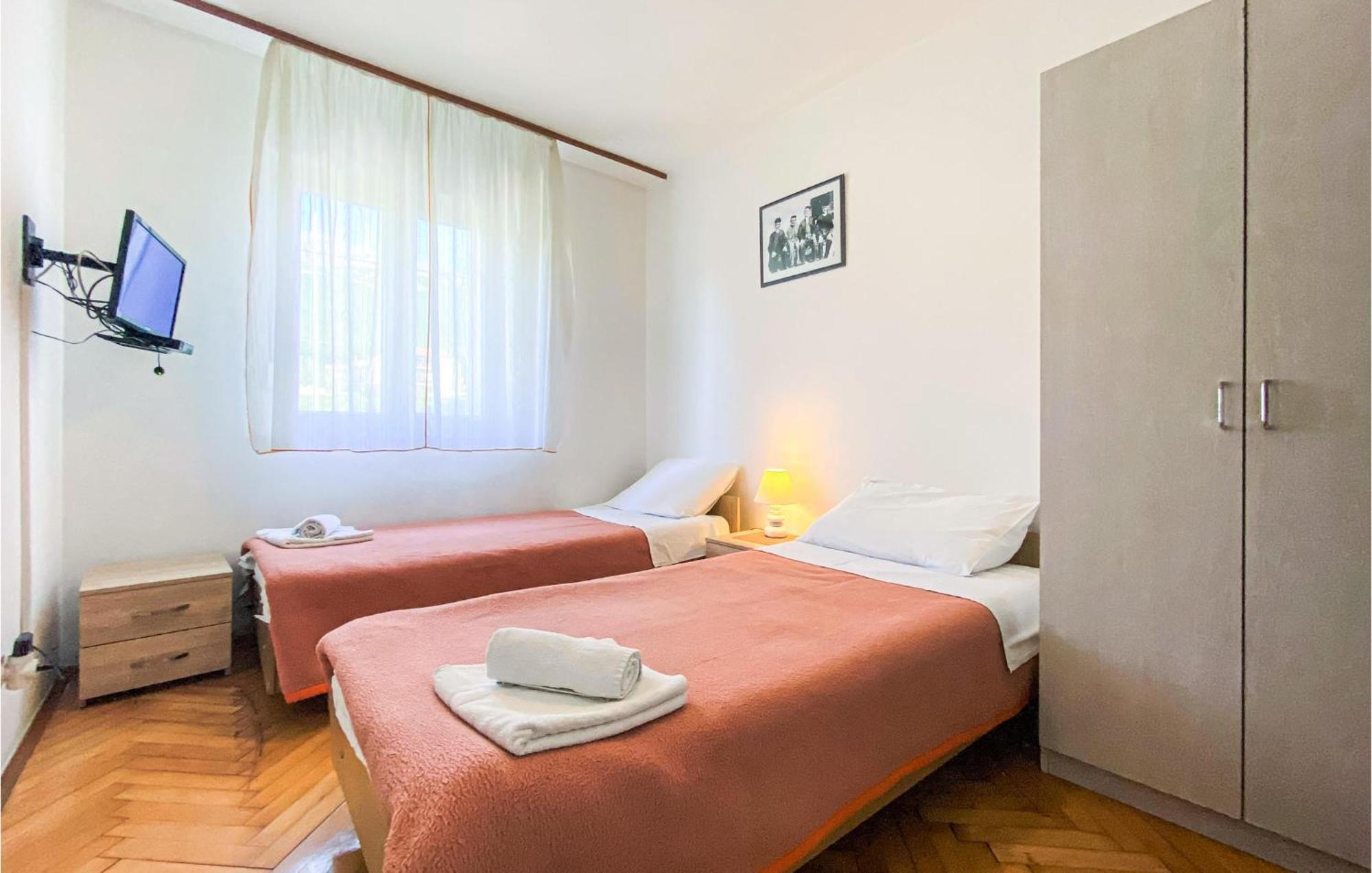 Amazing Apartment In Kastel Sucurac With Kitchen Kaštela Exteriör bild