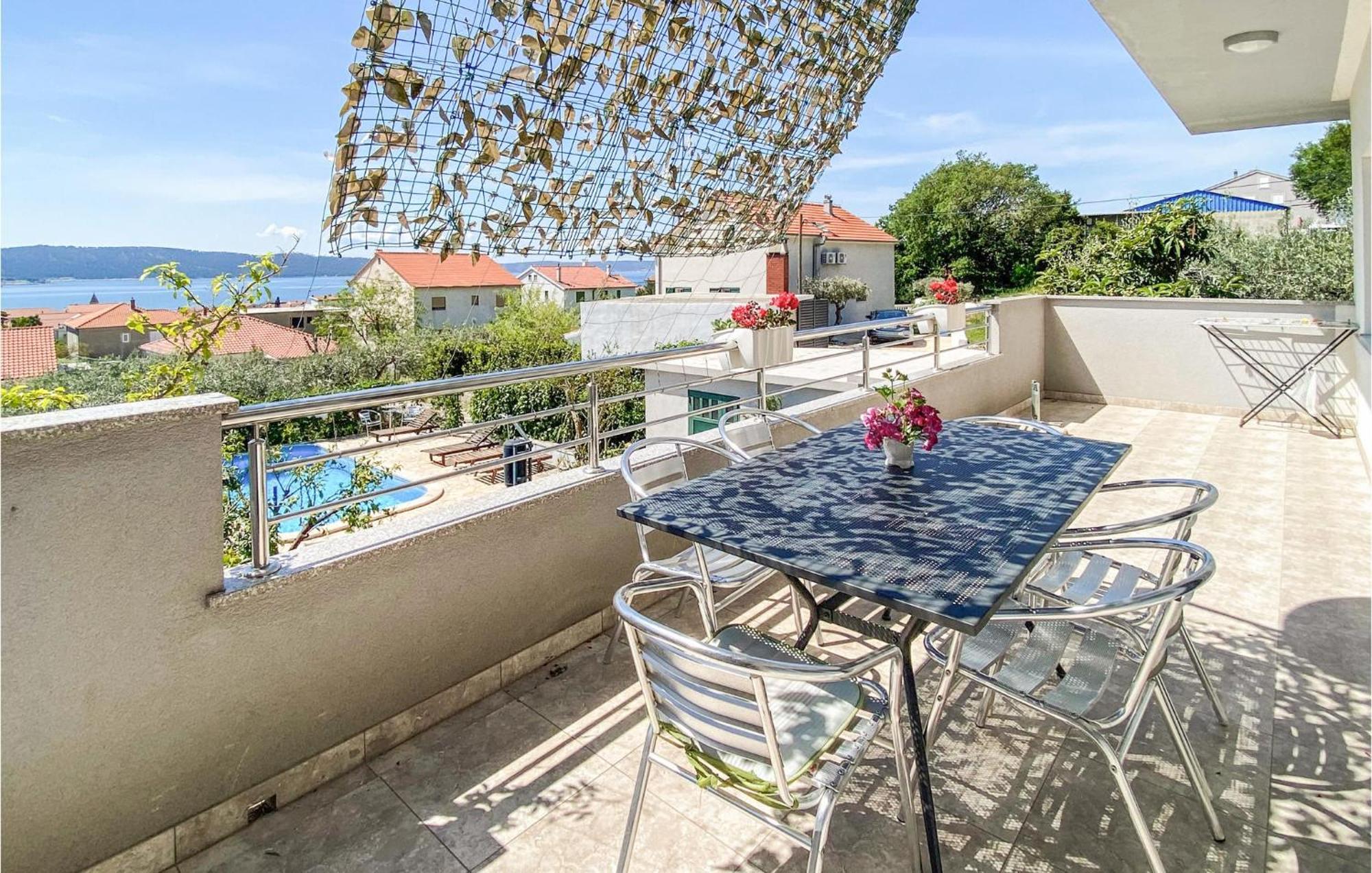 Amazing Apartment In Kastel Sucurac With Kitchen Kaštela Exteriör bild