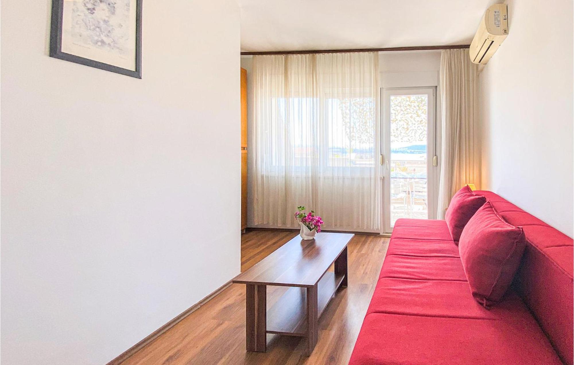 Amazing Apartment In Kastel Sucurac With Kitchen Kaštela Exteriör bild