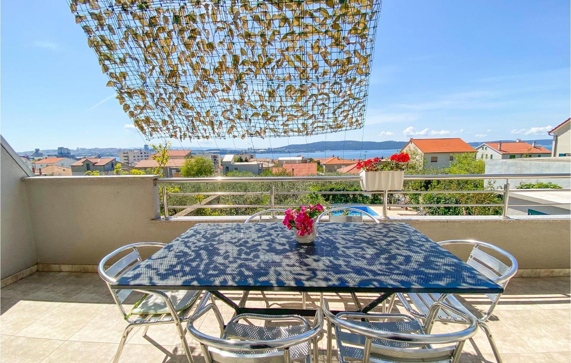 Amazing Apartment In Kastel Sucurac With Kitchen Kaštela Exteriör bild
