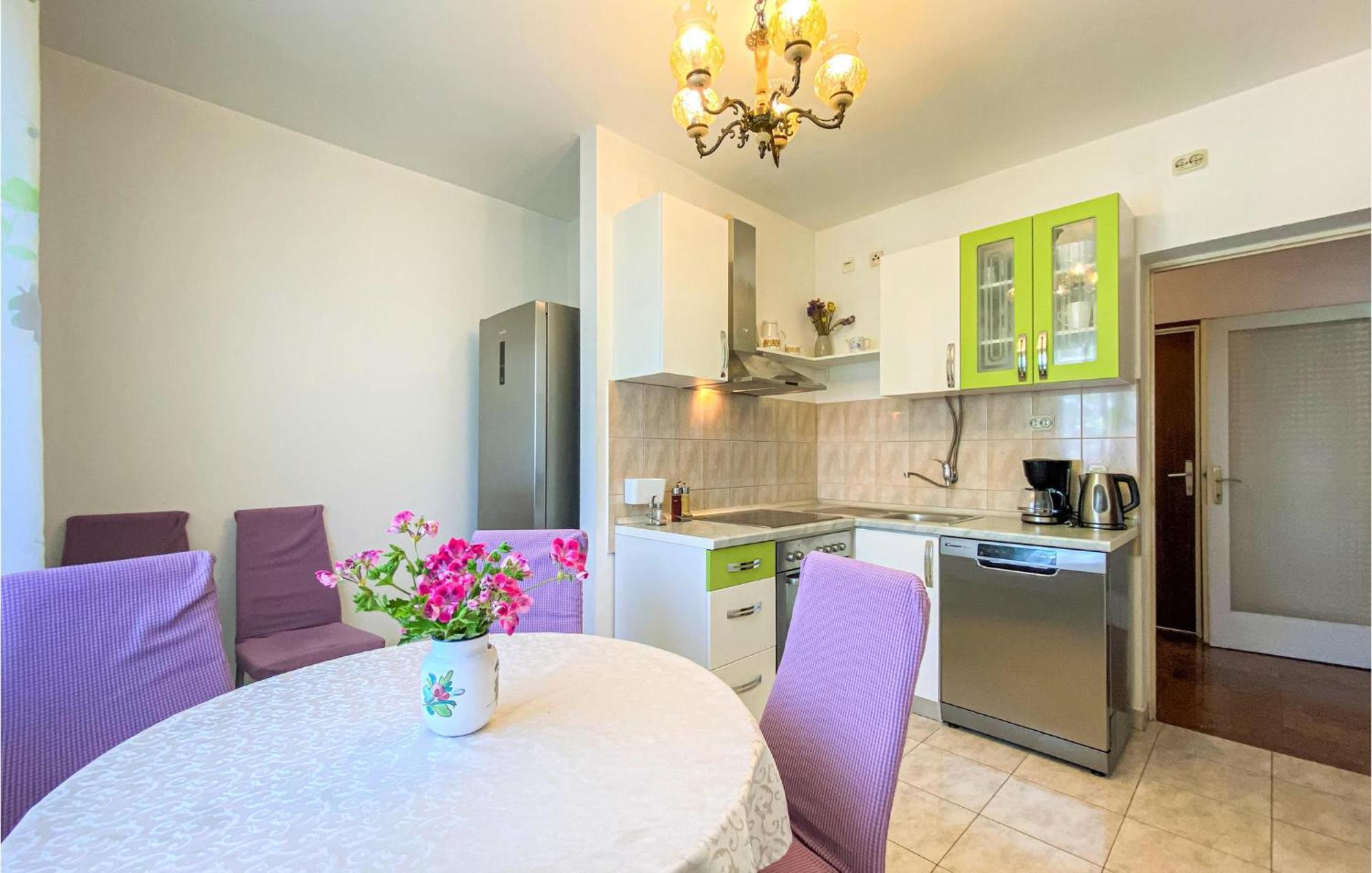 Amazing Apartment In Kastel Sucurac With Kitchen Kaštela Exteriör bild